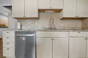 W271N2641 Pear Tree Ln, Pewaukee, WI 53072 - Photo 10