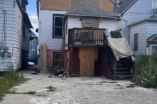 2412 W Maple St, Milwaukee, WI 53204 - Photo 2