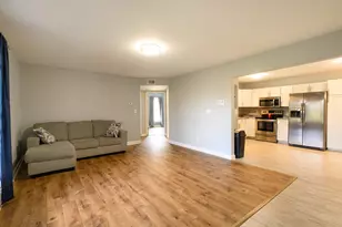 N114W16680 Crown Dr, Germantown, WI 53022 - Photo 8