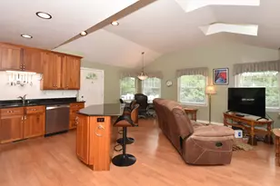 6600 N Braeburn Ln, Glendale, WI 53209 - Photo 4