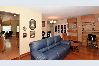 6600 N Braeburn Ln, Glendale, WI 53209 - Photo 12