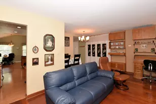 6600 N Braeburn Ln, Glendale, WI 53209 - Photo 12