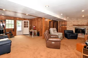 6600 N Braeburn Ln, Glendale, WI 53209 - Photo 28