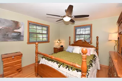 6600 N Braeburn Ln, Glendale, WI 53209 - Photo 18