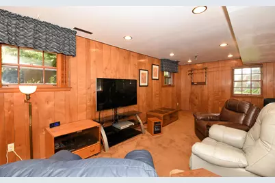 6600 N Braeburn Ln, Glendale, WI 53209 - Photo 24
