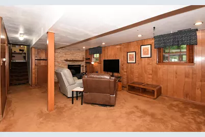 6600 N Braeburn Ln, Glendale, WI 53209 - Photo 26