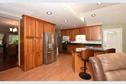 6600 N Braeburn Ln, Glendale, WI 53209 - Photo 6