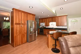 6600 N Braeburn Ln, Glendale, WI 53209 - Photo 6