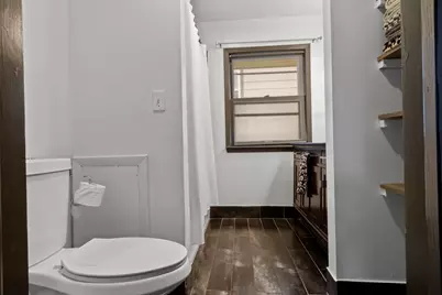 9625 W Metcalf Pl, Milwaukee, WI 53222 - Photo 16