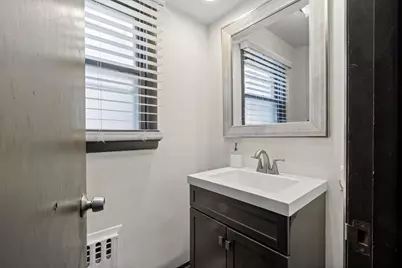 9625 W Metcalf Pl, Milwaukee, WI 53222 - Photo 12
