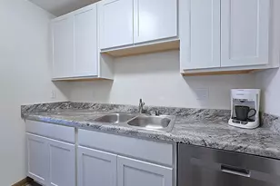 8747 N 72nd St, Milwaukee, WI 53223 - Photo 14