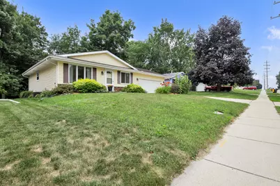 1827  Creek Rd, West Bend, WI 53090 - Photo 22
