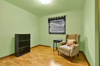 1827  Creek Rd, West Bend, WI 53090 - Photo 16