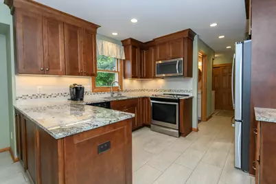N75W28050  Schmidt Ln, Merton, WI 53029 - Photo 6