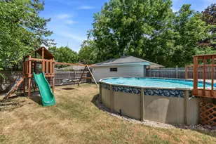 10404 W Darnel Ave, Milwaukee, WI 53224 - Photo 18