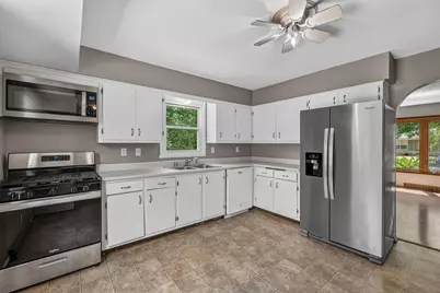10404 W Darnel St, Milwaukee, WI 53224 - Photo 8