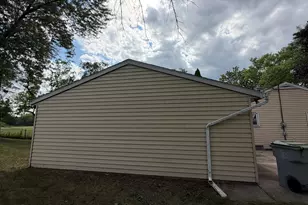 5713 W Calumet Rd, Milwaukee, WI 53223 - Photo 10