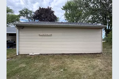 5713 W Calumet Rd, Milwaukee, WI 53223 - Photo 14