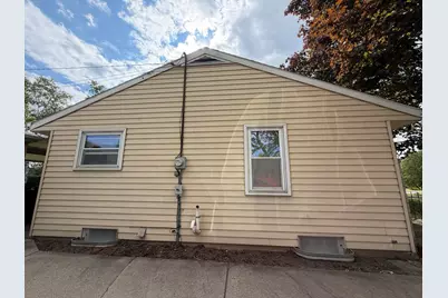 5713 W Calumet Rd, Milwaukee, WI 53223 - Photo 6