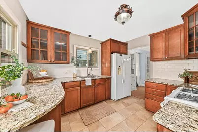 2746 N 73rd St, Wauwatosa, WI 53210 - Photo 12