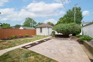 2746 N 73rd St, Wauwatosa, WI 53210 - Photo 28