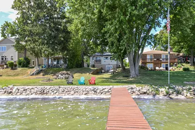 2531  Lakeshore Dr, Racine, WI 53139 - Photo 2