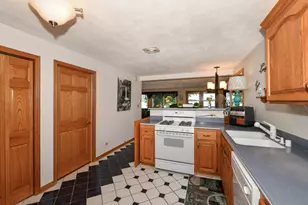 2531 Lakeshore Dr, Racine, WI 53139 - Photo 30