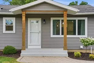 10579 S Barton Rd, Oak Creek, WI 53154 - Photo 2