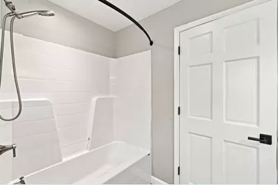 10579 S Barton Rd, Oak Creek, WI 53154 - Photo 18