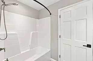 10579 S Barton Rd, Oak Creek, WI 53154 - Photo 18