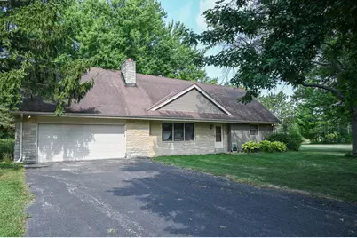 993  Middle Ridge Dr, Richfield, WI 53033 - Photo 1