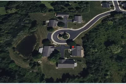 2671 W Wingate Ln, West Bend, WI 53090 - Photo 2