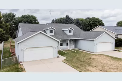 910-912  Prospect Ave, Beaver Dam, WI 53916 - Photo 2