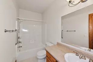 124 Meehan Cir, West Bend, WI 53095 - Photo 20