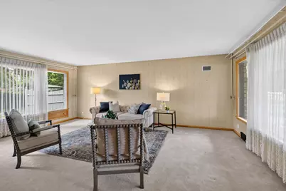 N84W12876  Ronald Dr, Menomonee Falls, WI 53051 - Photo 6