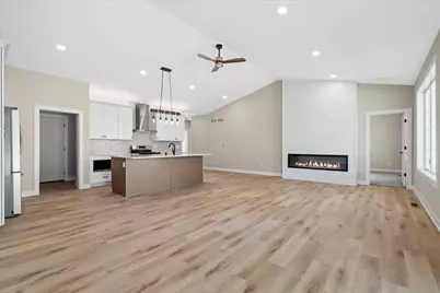 772  Eastern Ave, West Bend, WI 53095 - Photo 12