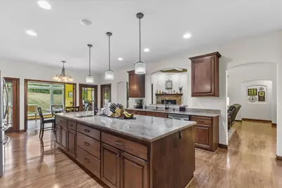 5465 S Baneberry Ct, New Berlin, WI 53146 - Photo 6