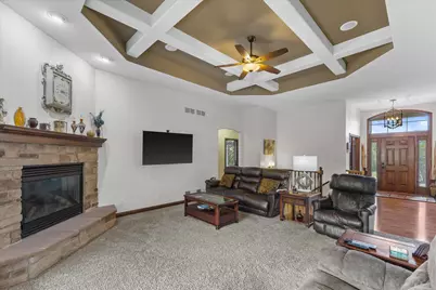 5465 S Baneberry Ct, New Berlin, WI 53146 - Photo 18