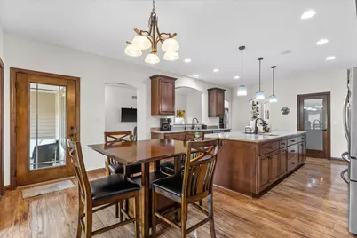5465 S Baneberry Ct, New Berlin, WI 53146 - Photo 8