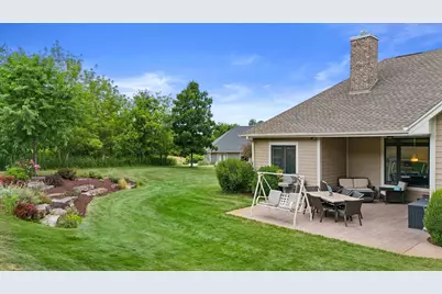 5465 S Baneberry Ct, New Berlin, WI 53146 - Photo 2