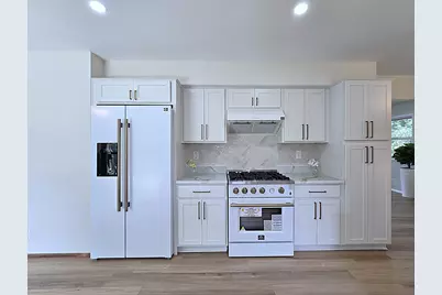 N85W17745  Ann Ave, Menomonee Falls, WI 53051 - Photo 8