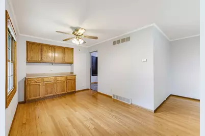 629  Maplewood Ct, Cedarburg, WI 53012 - Photo 6