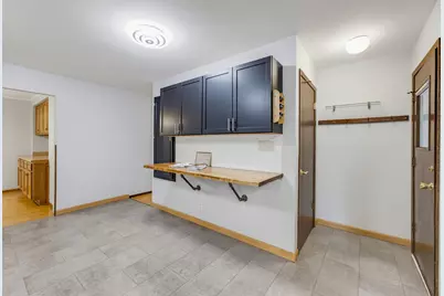 629  Maplewood Ct, Cedarburg, WI 53012 - Photo 8