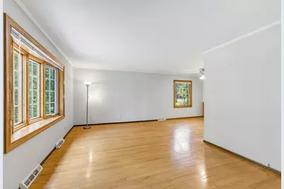 629  Maplewood Ct, Cedarburg, WI 53012 - Photo 4
