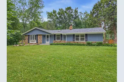 629  Maplewood Ct, Cedarburg, WI 53012 - Photo 2