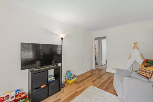 7428 N Santa Monica Blvd, Fox Point, WI 53217 - Photo 4