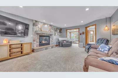 193  Lexington Ct, Sheboygan Falls, WI 53085 - Photo 8