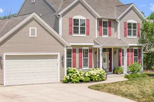 3288 W Yorkshire Cir, Franklin, WI 53132 - Photo 4