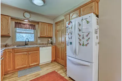621 W Main St, Newburg, WI 53090 - Photo 10