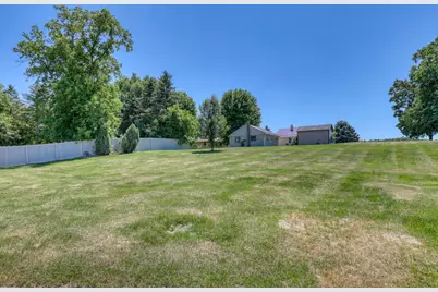 621 W Main St, Newburg, WI 53090 - Photo 22